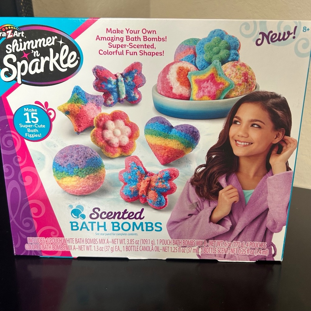 Shimmer and Sparkle Make your own Scented Bath Bombs. NWT